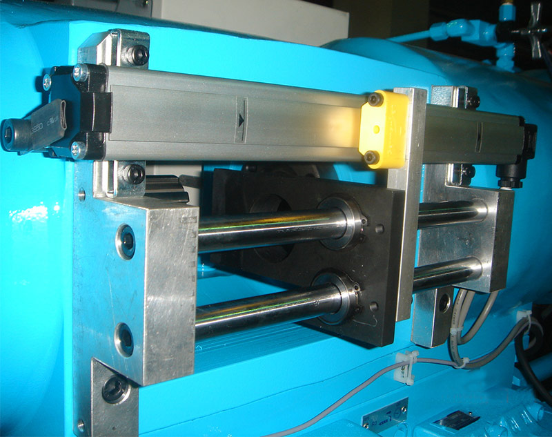 qq二维码叫小妹-同城包小妹私人电话号码