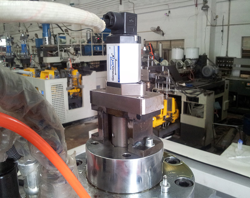 qq二维码叫小妹-同城包小妹私人电话号码